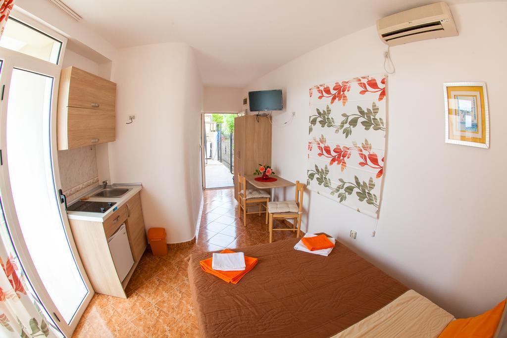 Apartments Vila Masha Petrovac Buitenkant foto