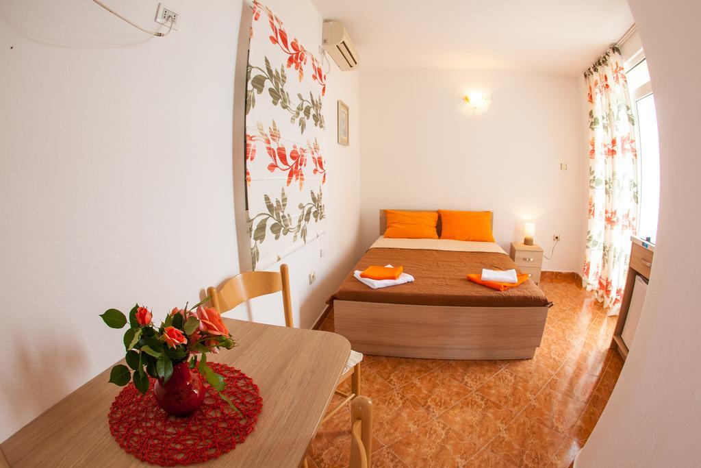 Apartments Vila Masha Petrovac Buitenkant foto